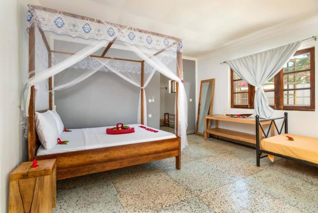 Seashore Beach Hotel Ківенґва Екстер'єр фото