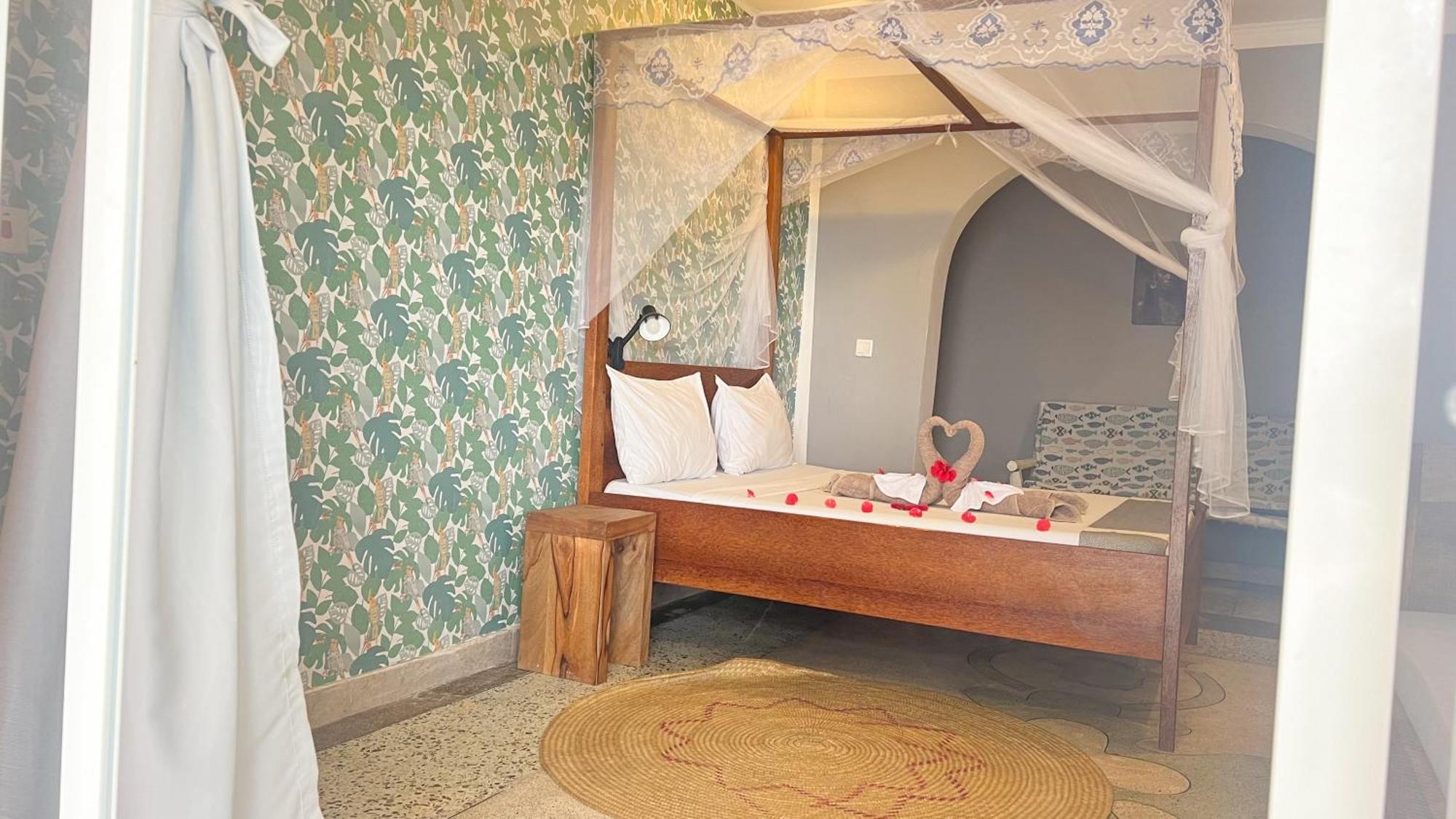 Seashore Beach Hotel Ківенґва Екстер'єр фото