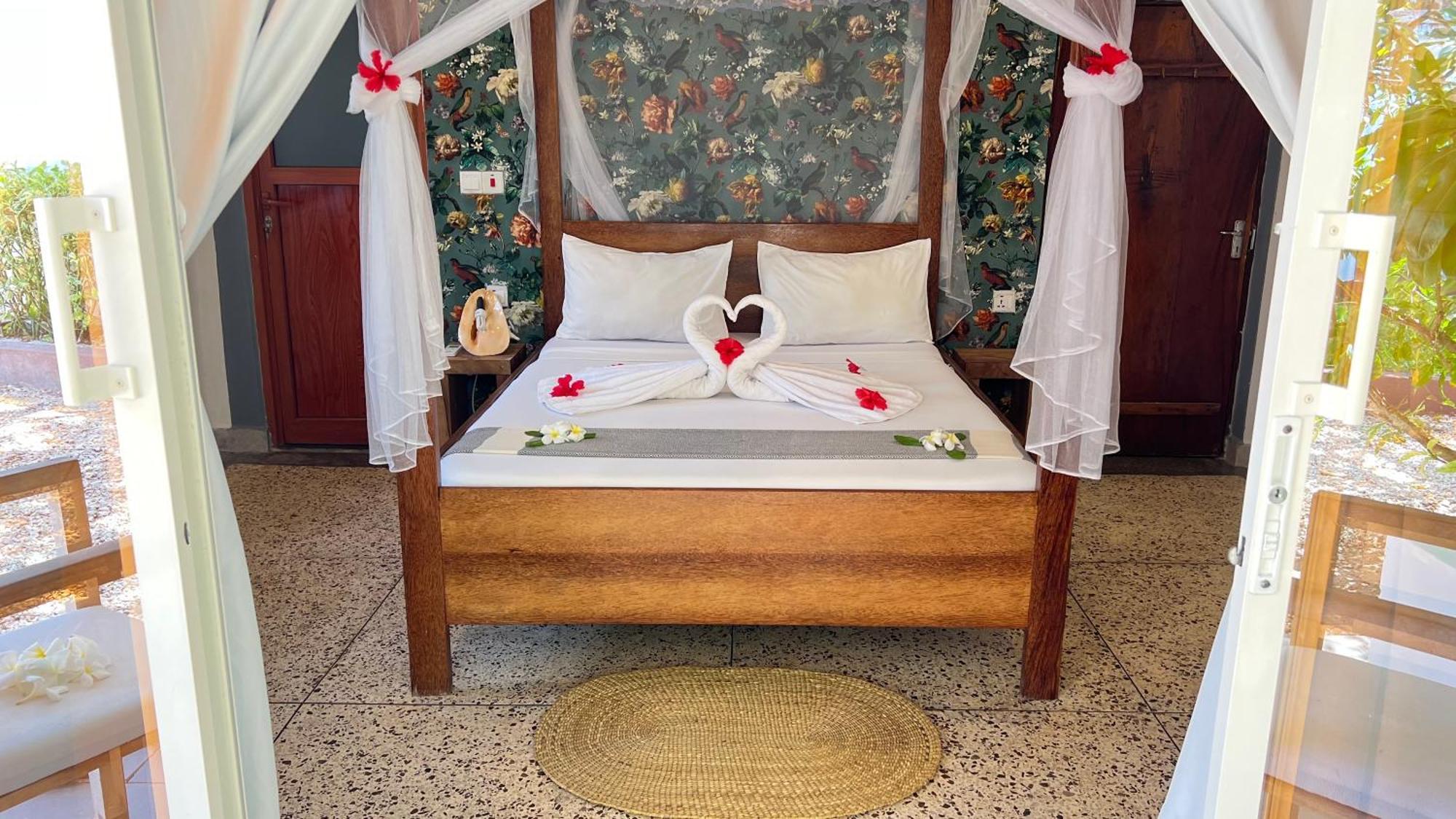 Seashore Beach Hotel Ківенґва Екстер'єр фото