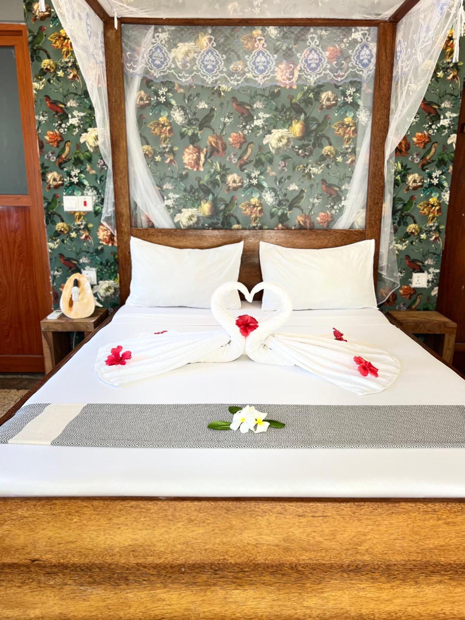 Seashore Beach Hotel Ківенґва Екстер'єр фото
