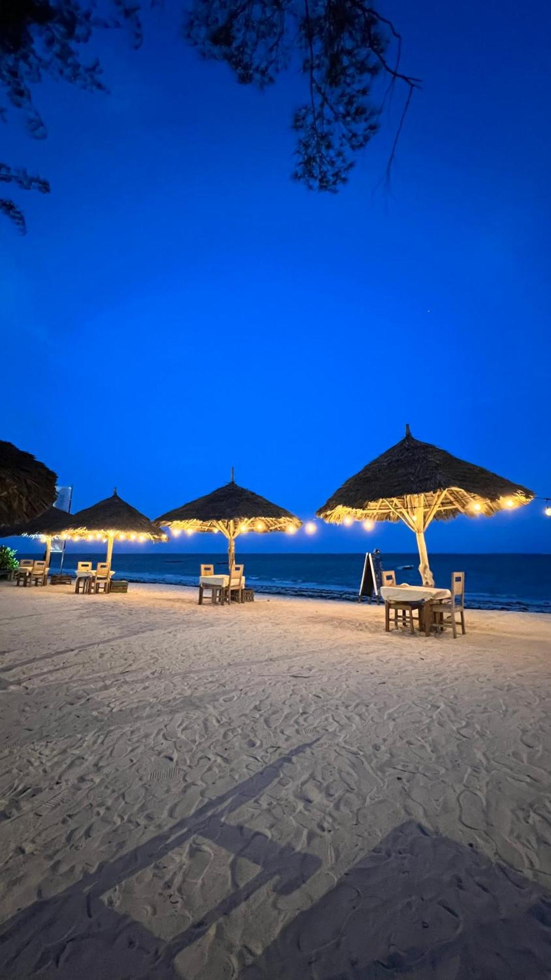 Seashore Beach Hotel Ківенґва Екстер'єр фото